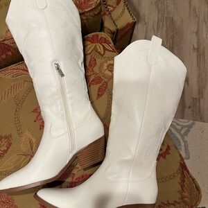 Chic White Western Heeled Boots